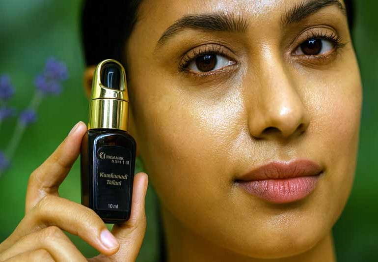 Face Serums Demystified: Choosing the Right One for Your Skin